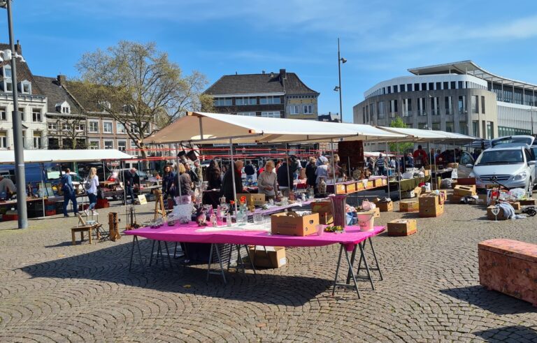 Vest in de Stad — Braderie en jaarmarkt in Alkmaar