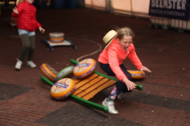 Kaasdraagwedstrijden — familie-kids in Alkmaar